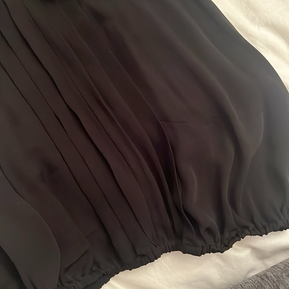 Black, sleeveless Joie blouse. Flowy with hugged fit at waist. Mint condition. - Picture 4 of 4